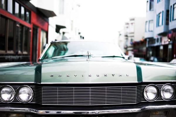 展示恰恰可被巧妙转化为提升用户停留时长与转化率的内容杠杆概念的视觉内容