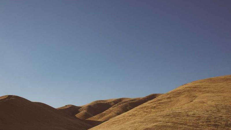 展示霸气村如何赋能营销运营团队实现高效增长概念的视觉内容